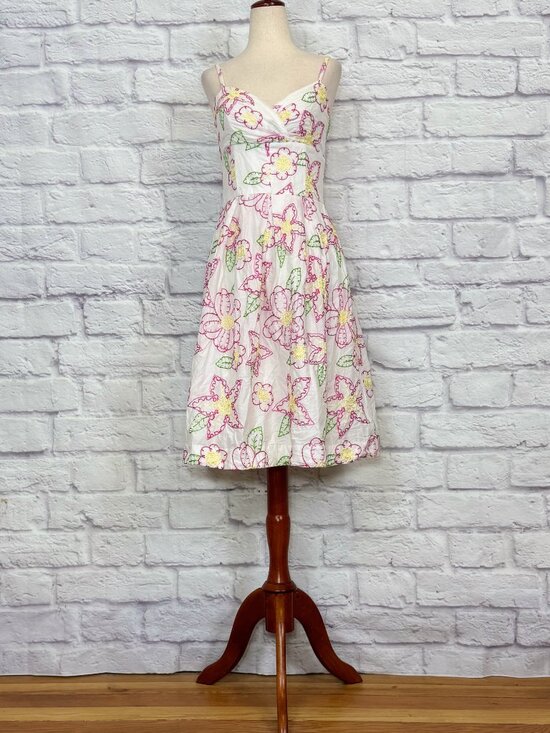 Lilly Pulitzer Dresses & Skirts - Lilly Pulitzer White Cotton Floral Embroidered Sundress